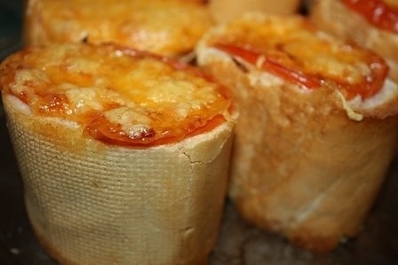 &laquo;Пеньки&raquo; из багета.