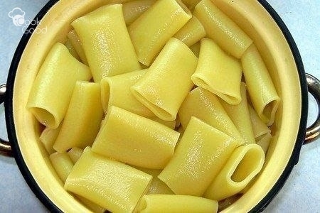 Фаршированные канеллони, запеченные с сыром Фаршированные канеллони, запеченные с сыром