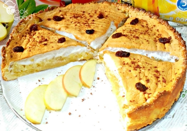 Аппетитный пирог с яблоками и безе