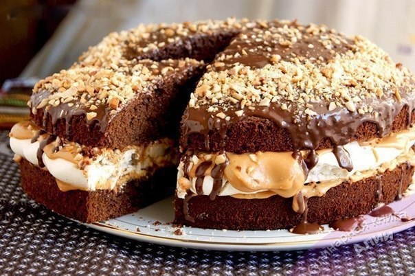 Почти как батончик &laquo;Сникерс&raquo;, только в 10 раз вкуснее и больше: восхитительный торт!