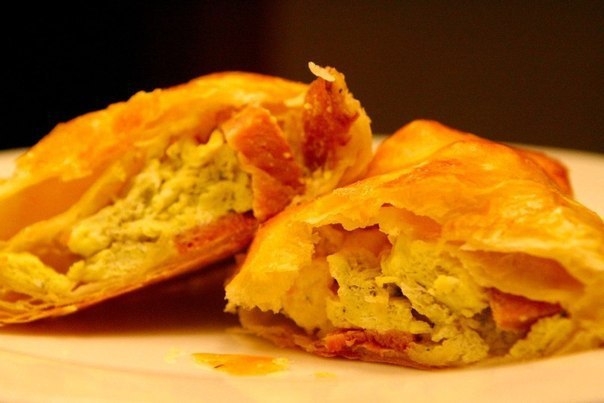 Пирожки с яйцами и ветчиной Пирожки с яйцами и ветчиной