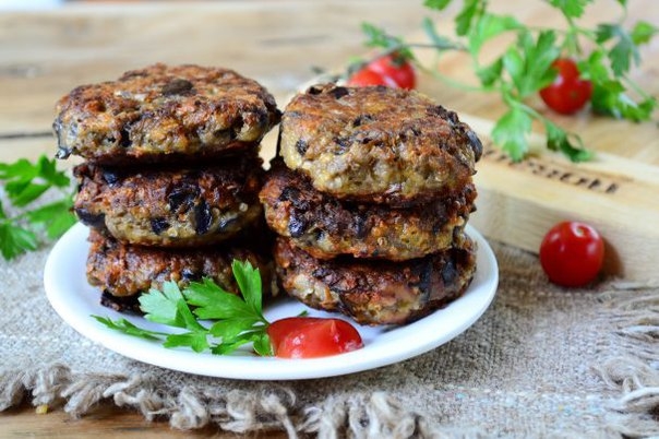 Котлеты из баклажанов с грибами Котлеты из баклажанов с грибами
