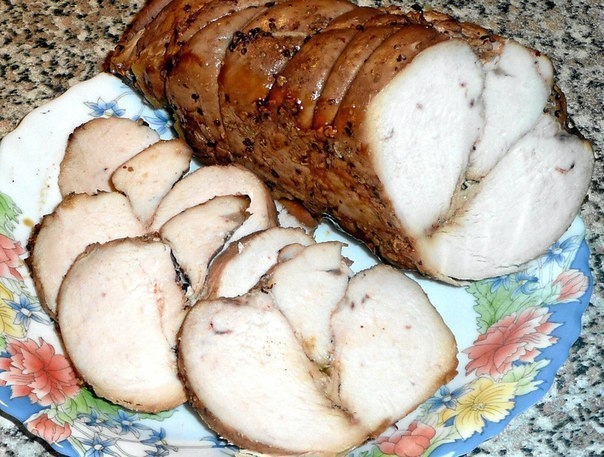 Пастрома из куриной грудки в винном маринаде