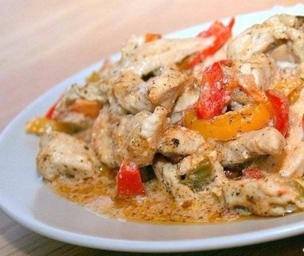 Тушеная курица с овощами. Тушеная курица с овощами.