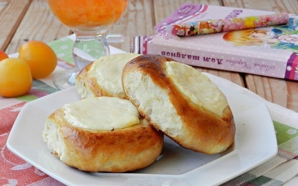 Домашние ватрушки с творогом.