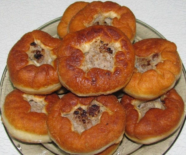 Беляши с мясом на сковороде