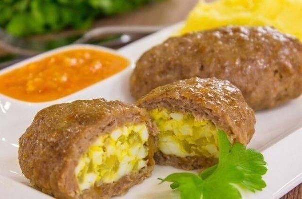 Зразы мясные с яйцом и луком