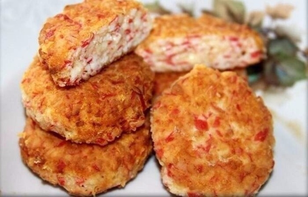 Котлеты из крабовых палочек с сыром. Котлеты из крабовых палочек с сыром.