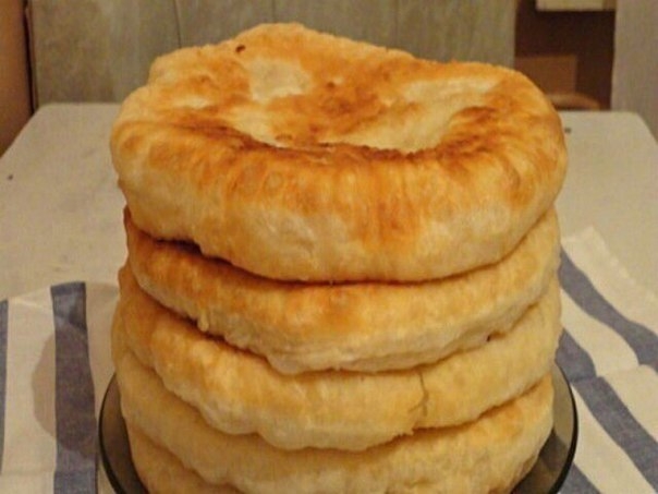 ПЫШНЫЕ ЛЕПЁШКИ НА КЕФИРЕ С НАЧИНКОЙ: вкусно и быстро