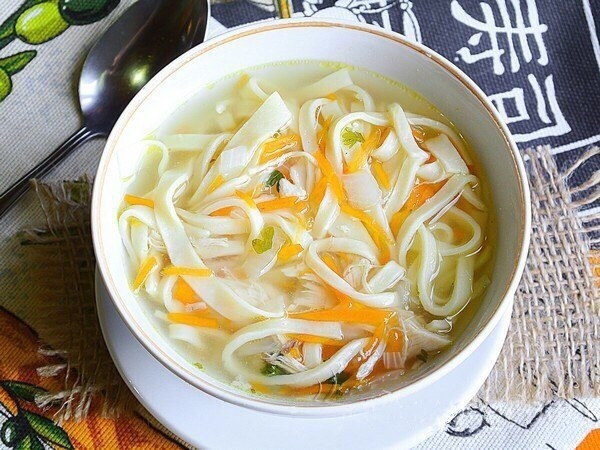 Лапша домашняя с курицей.