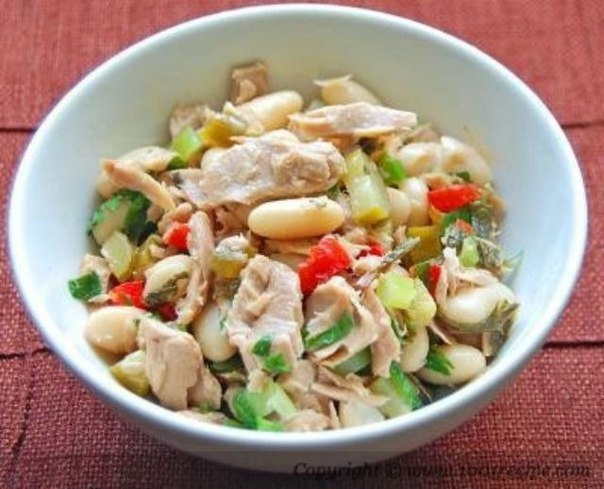 Салат с консервированным тунцом и фасолью
