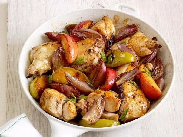 Куриное филе запеченное с яблоками Куриное филе запеченное с яблоками