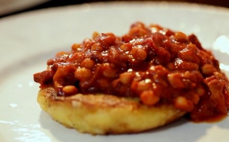 Фасоль с картофельными оладьями от Гордона Рамзи Фасоль с картофельными оладьями от Гордона Рамзи