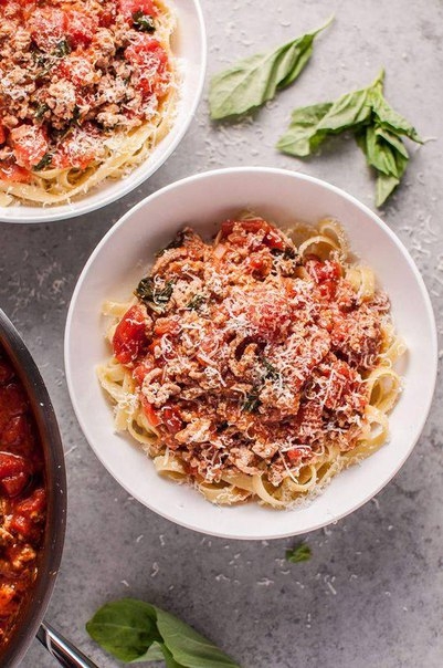 Аппетитный мясной соус болоньезе - классика итальянской кухни!