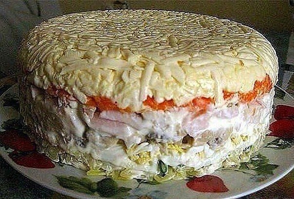 Слоёный салат с грибами.