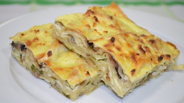 Пирог из лаваша с грибами и сыром.