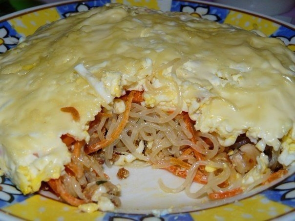 САЛАТ С ФУНЧОЗОЙ И КУРИЦЕЙ