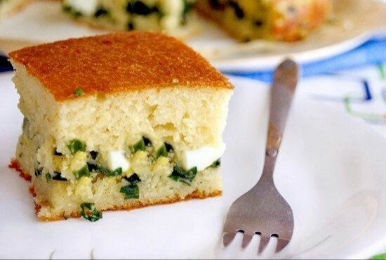 Быстрый заливной пирог с луком и яйцом. Быстрый заливной пирог с луком и яйцом.