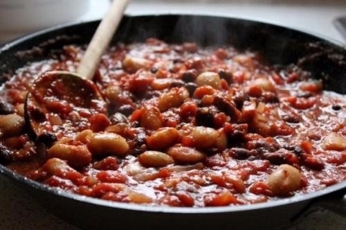 Фасоль с куриной грудкой в томатном соусе Фасоль с куриной грудкой в томатном соусе