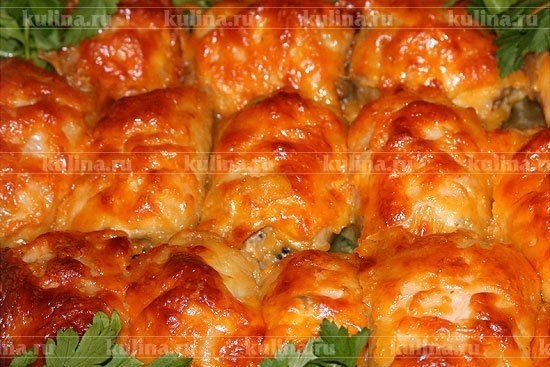 Куриные рулетики с шампиньонами под сыром Куриные рулетики с шампиньонами под сыром