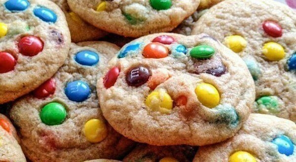 ОВСЯНОЕ ПЕЧЕНЬЕ С M&Ms ОВСЯНОЕ ПЕЧЕНЬЕ С M&Ms