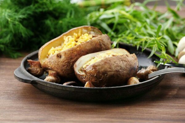 Печеный картофель с сырным соусом Печеный картофель с сырным соусом