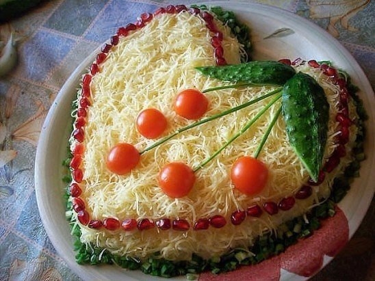 Слоеный салат из курицы с сыром &laquo;Восторг&raquo;