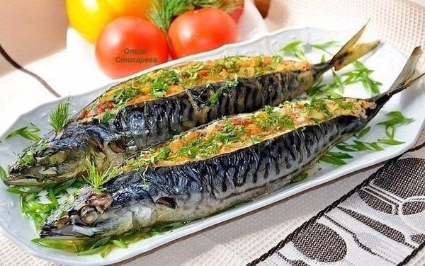 Запеченная скумбрия с овощами