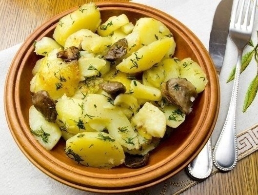 Картофель с грибами в мультиварке