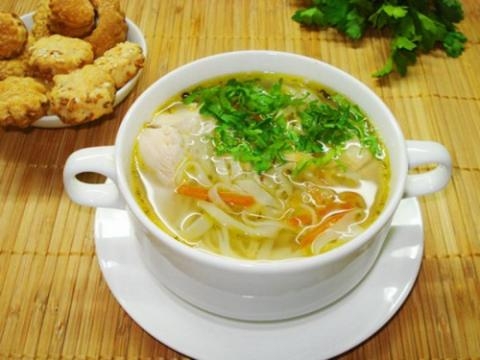 Куриный суп с домашней лапшой