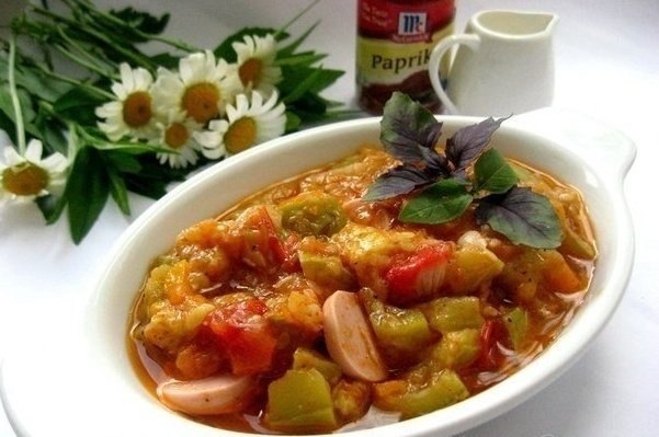 Кабачковое рагу с сосисками