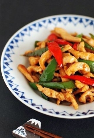 Жареная курица в соусе с болгарским перцем/Stir-fry Chicken and Bell Pepper in Sauce.