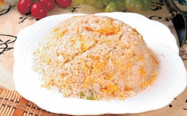 Даньчаофань (жареный рис с яйцом)