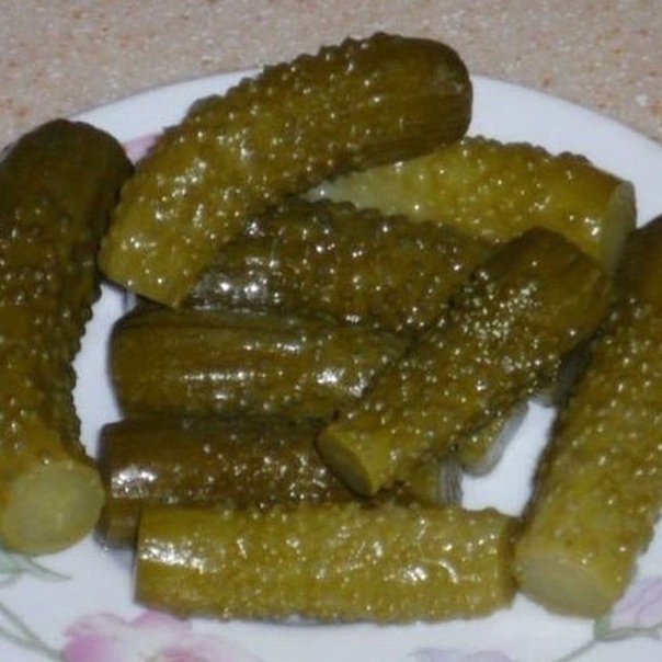 Консервированные огурцы (по-болгарски).