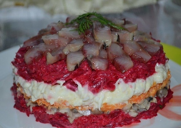Салат с сельдью даже вкуснее, чем обычная и привычная нам "селедка в шубе"! Салат с сельдью даже вкуснее, чем обычная и привычная нам "селедка в шубе"!