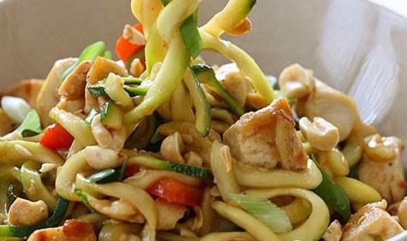 Куриная грудка с лапшой из цукини Куриная грудка с лапшой из цукини