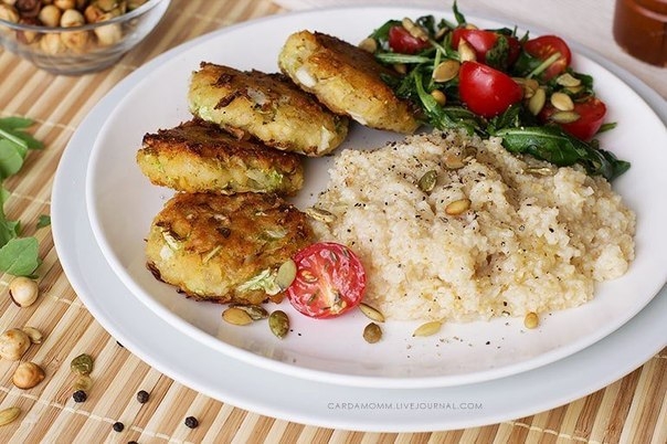 Быстрые гороховые котлеты с овощами