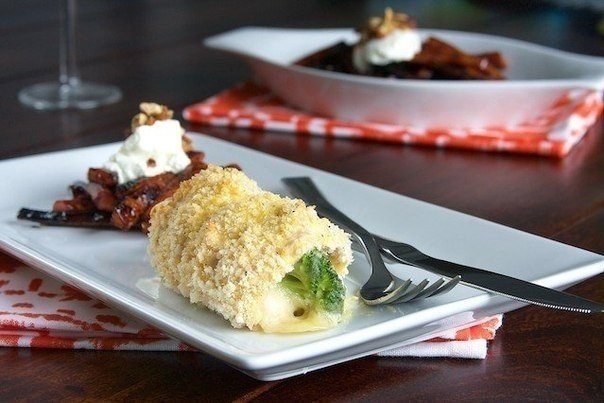 Хрустящие куриные рулетики с брокколи и сыром