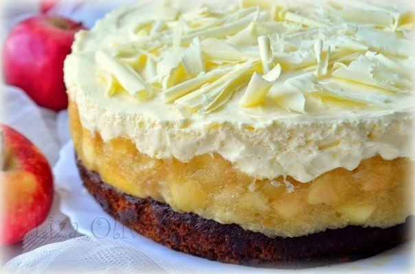 Медовый торт с яблоками и сливочным муссом