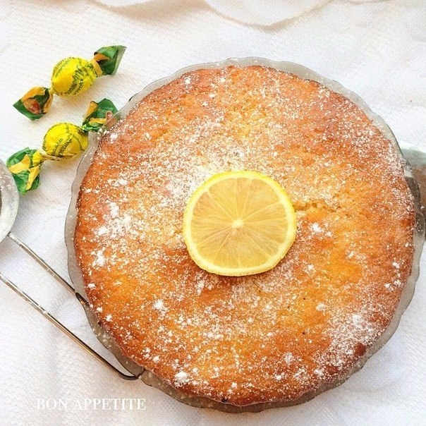 Влажный лимонный кекс