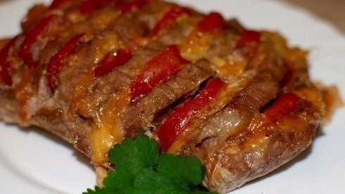 Свинина с помидорами и сыром