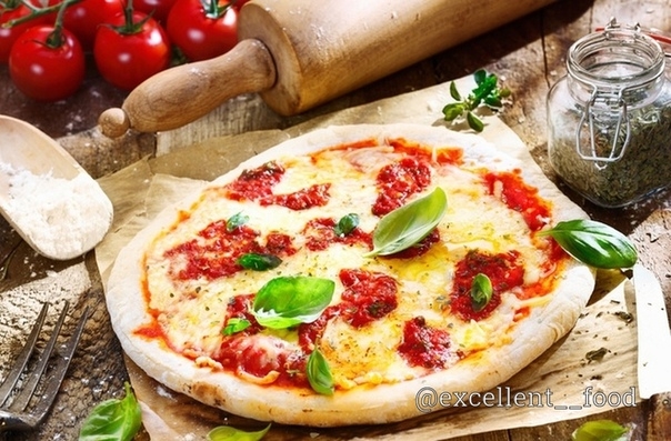 Пицца: рецепт с соусом песто⠀