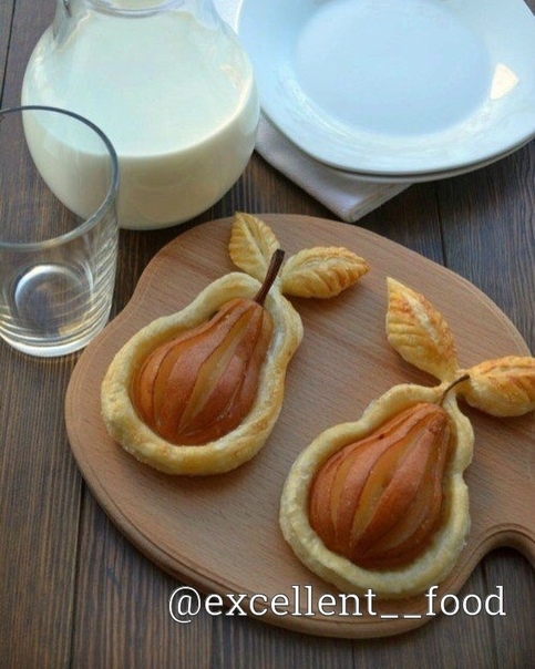 Слойки с грушами.