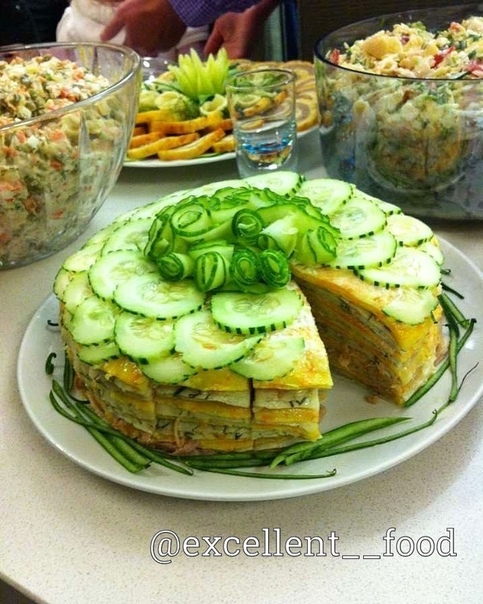 Закусочный торт с курицей и грибами