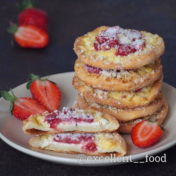 А-ЛЯ ВАТРУШКИ С КЛУБНИКОЙ