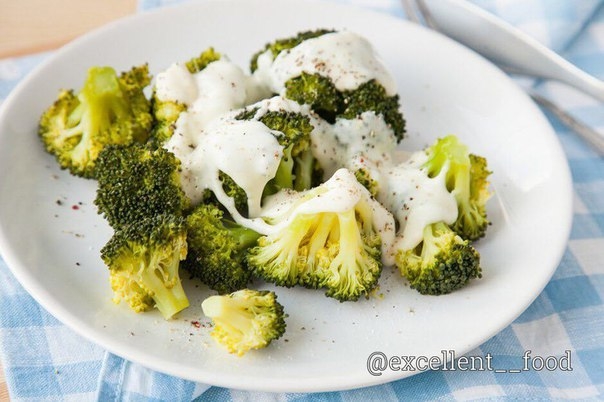 Брокколи с сырным соусом