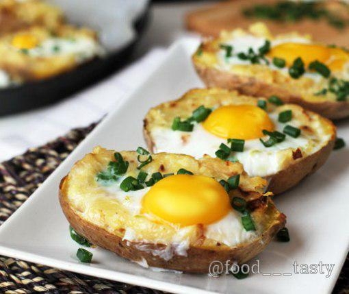Яйца запеченные в картофеле