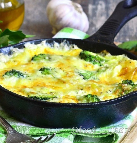 Яичница с брокколи и сыром Яичница с брокколи и сыром