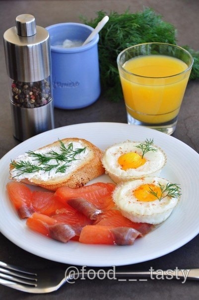 Яйца в корзинках — быстрый завтрак