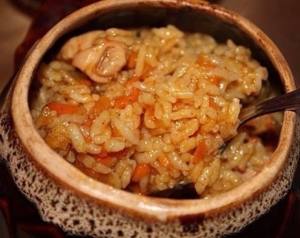 Курица с рисом в горшочках
